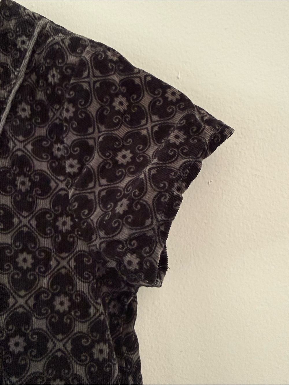 Cherokee Black Printed velvet Cap-Sleeve dress - Picture 5 of 7